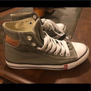 Men’s Levi Brand shoes 😎😎😎